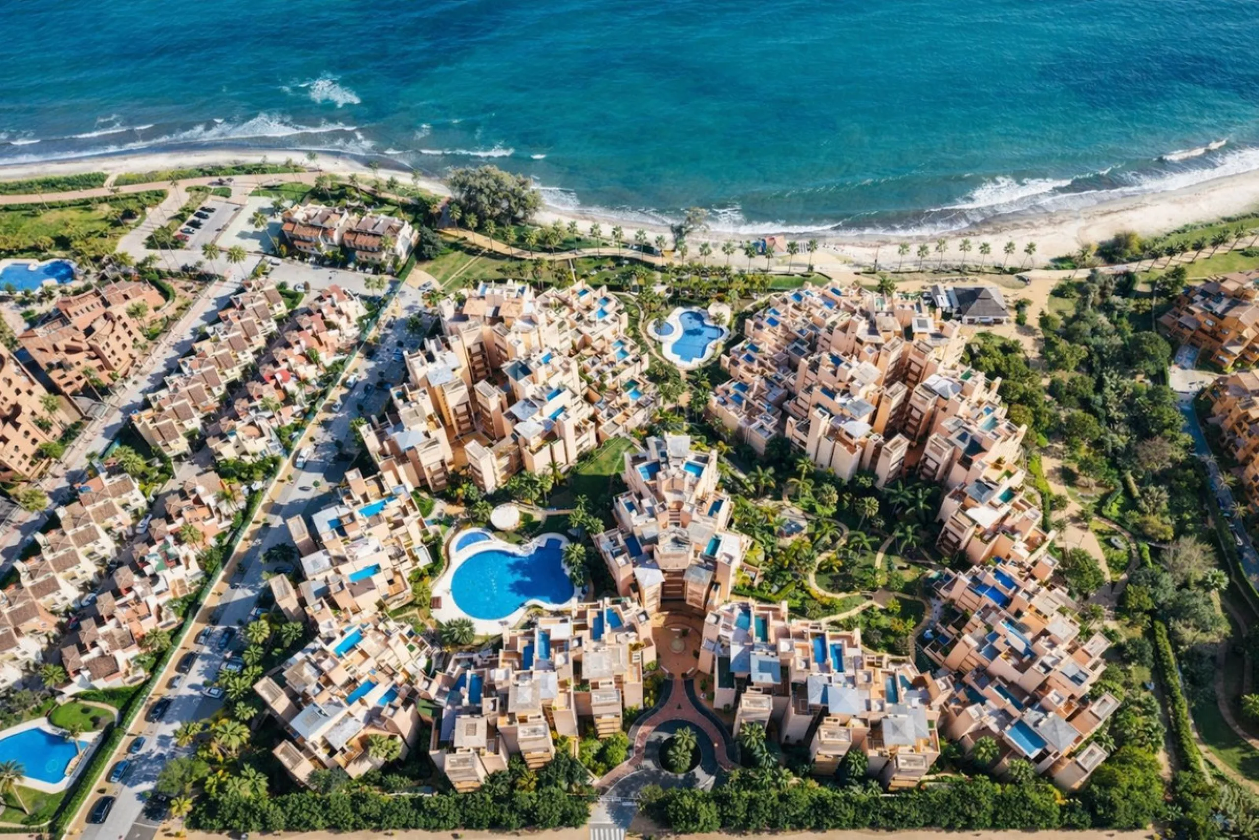 Luxury Beachfront Duplex Penthouse near Hotel Kempinski, Estepona
