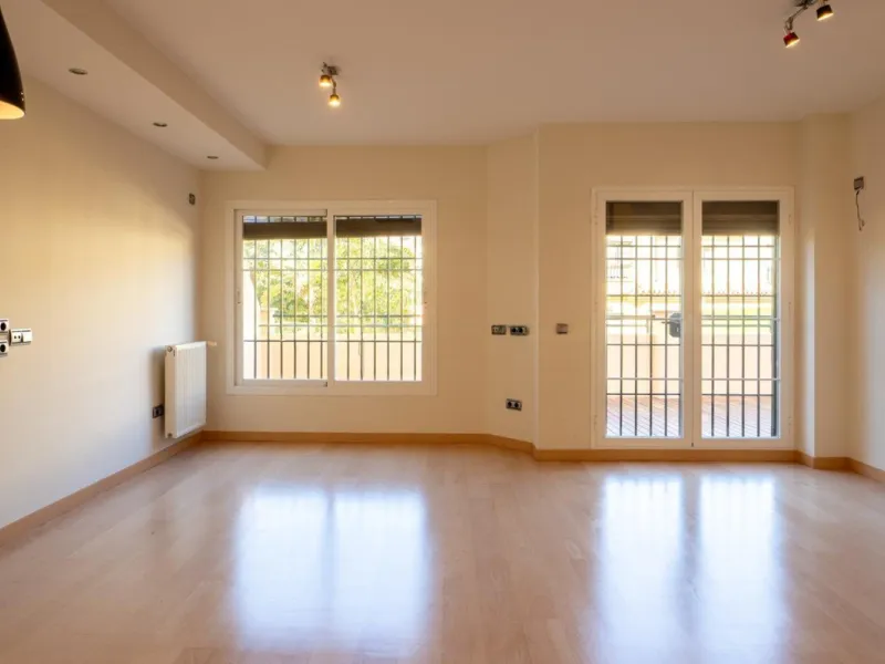 Corner semi-detached house with private pool in one of the best areas of Los Pacos