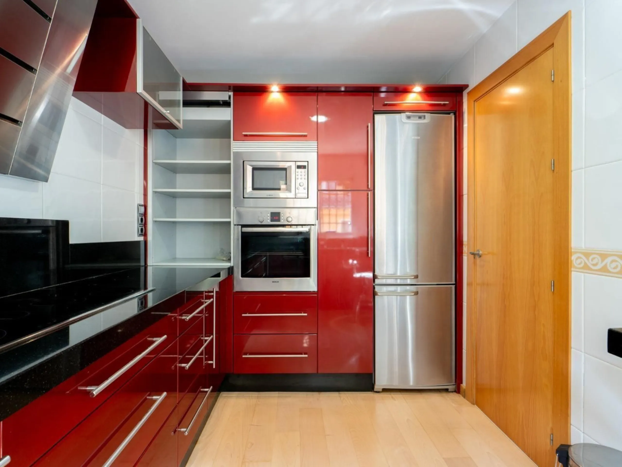 Corner semi-detached house with private pool in one of the best areas of Los Pacos