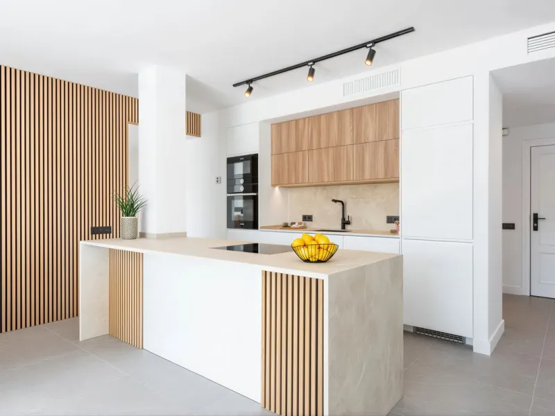 South-facing, move-in ready apartment with panoramic sea views.