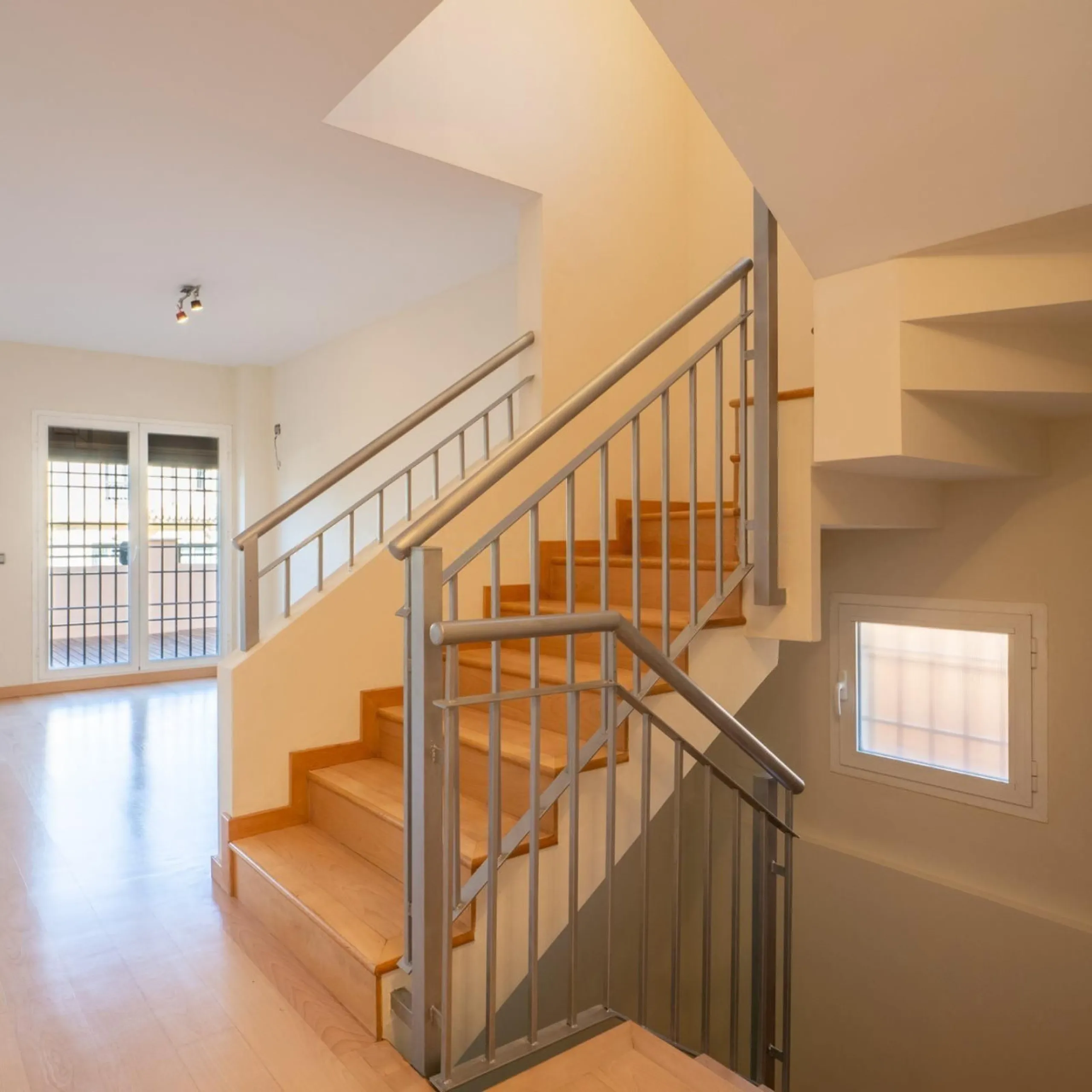 Corner semi-detached house with private pool in one of the best areas of Los Pacos
