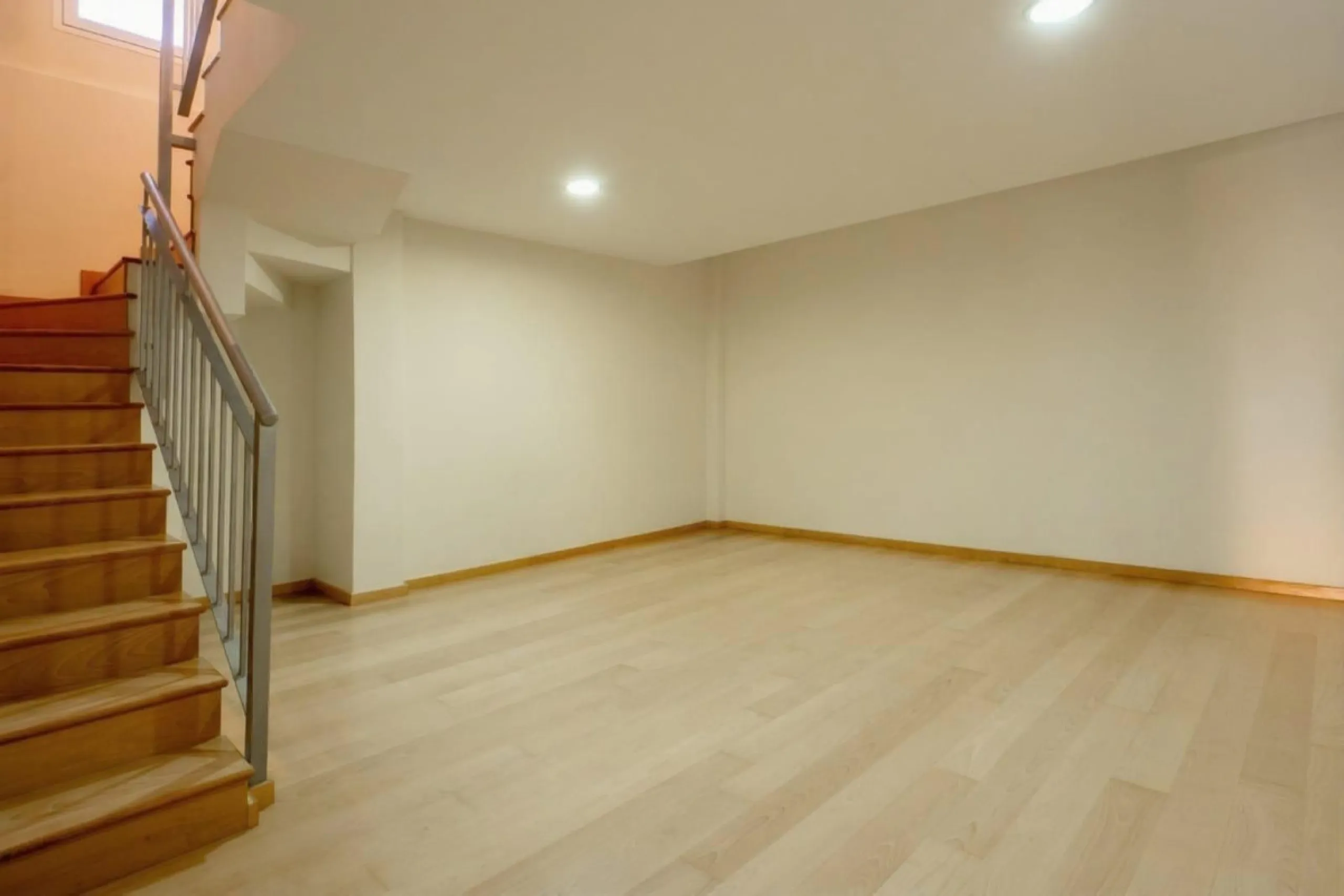 Corner semi-detached house with private pool in one of the best areas of Los Pacos
