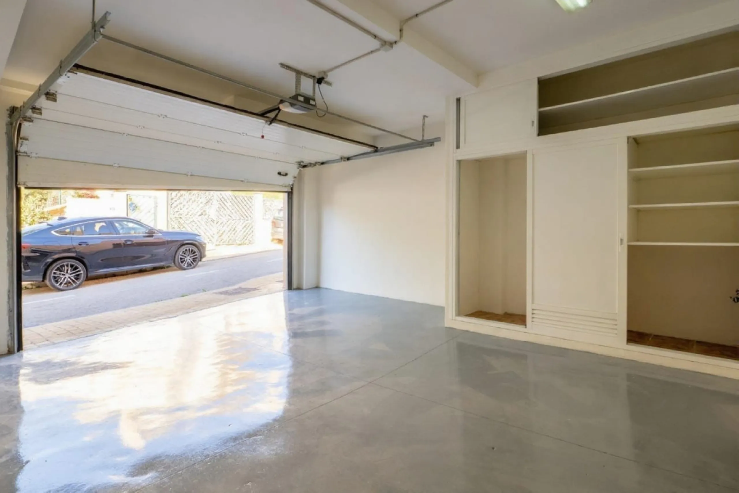 Corner semi-detached house with private pool in one of the best areas of Los Pacos