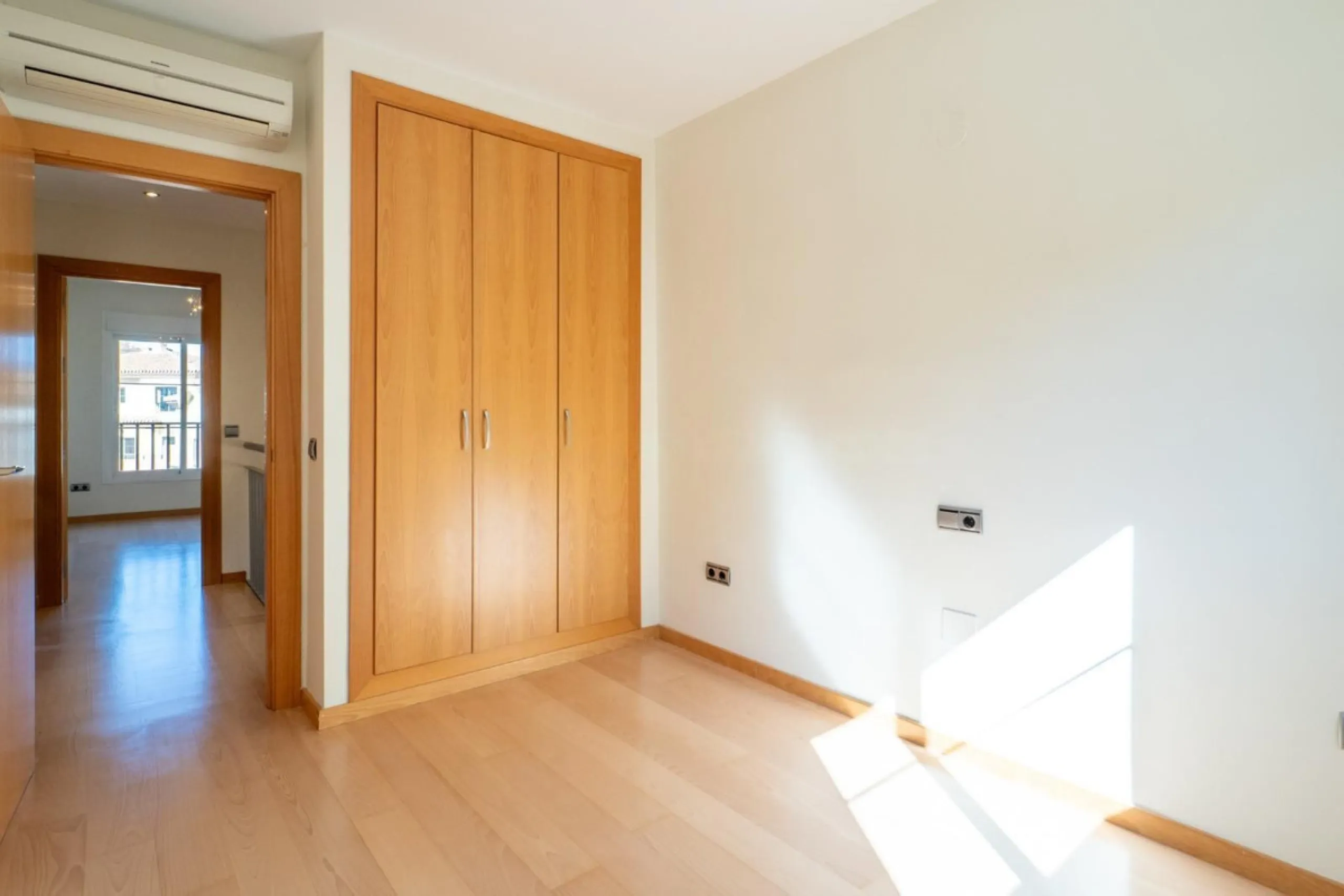 Corner semi-detached house with private pool in one of the best areas of Los Pacos