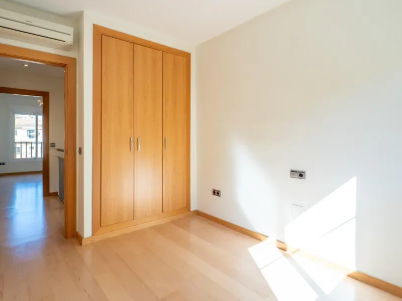 Corner semi-detached house with private pool in one of the best areas of Los Pacos