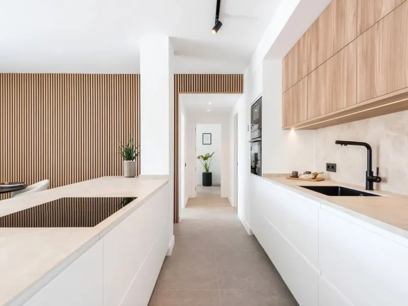 South-facing, move-in ready apartment with panoramic sea views.