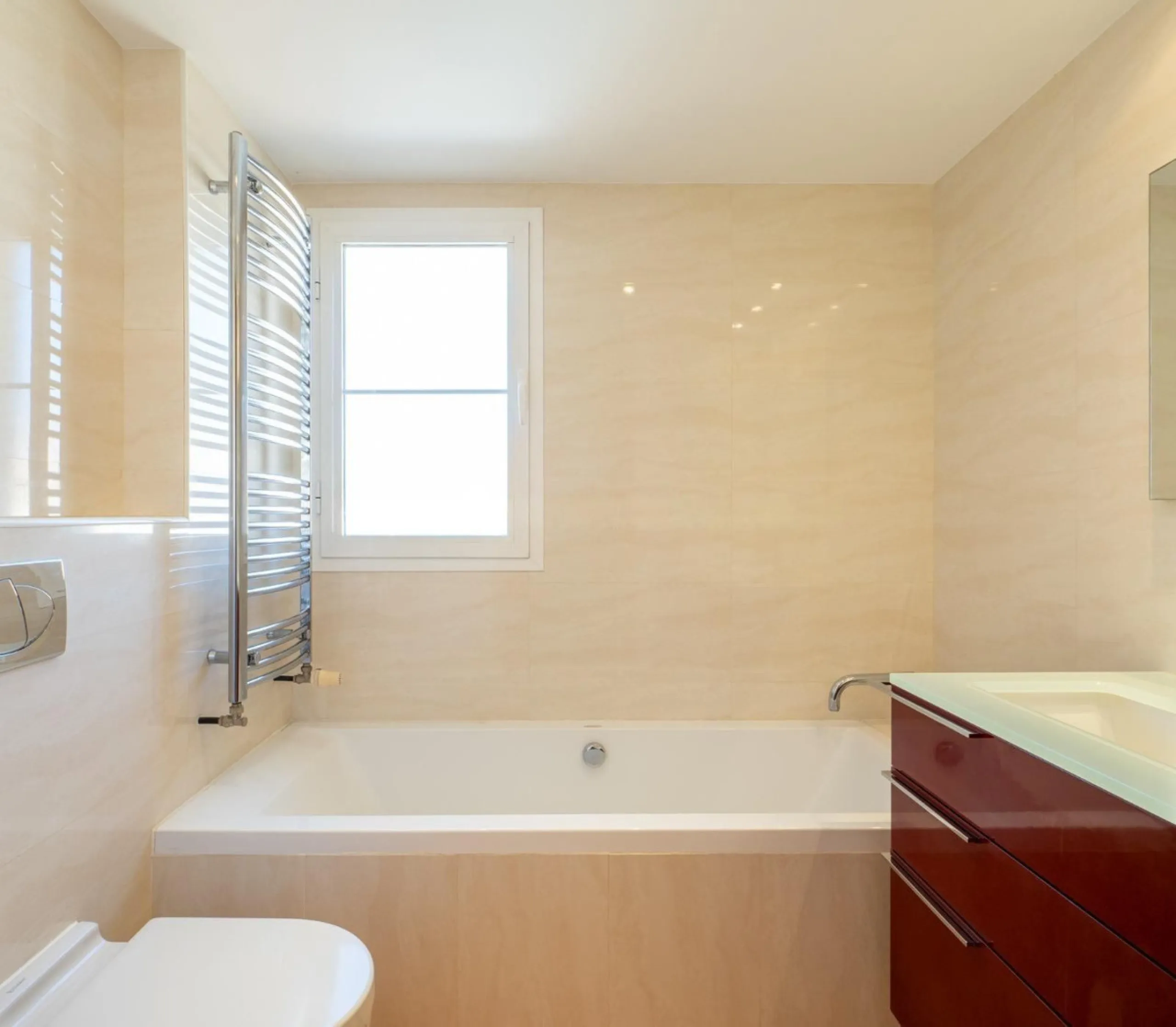 Corner semi-detached house with private pool in one of the best areas of Los Pacos