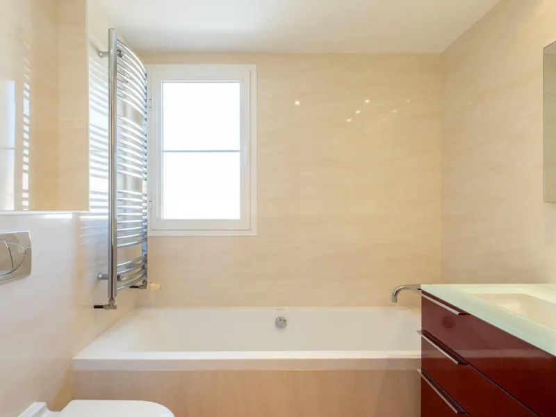 Corner semi-detached house with private pool in one of the best areas of Los Pacos