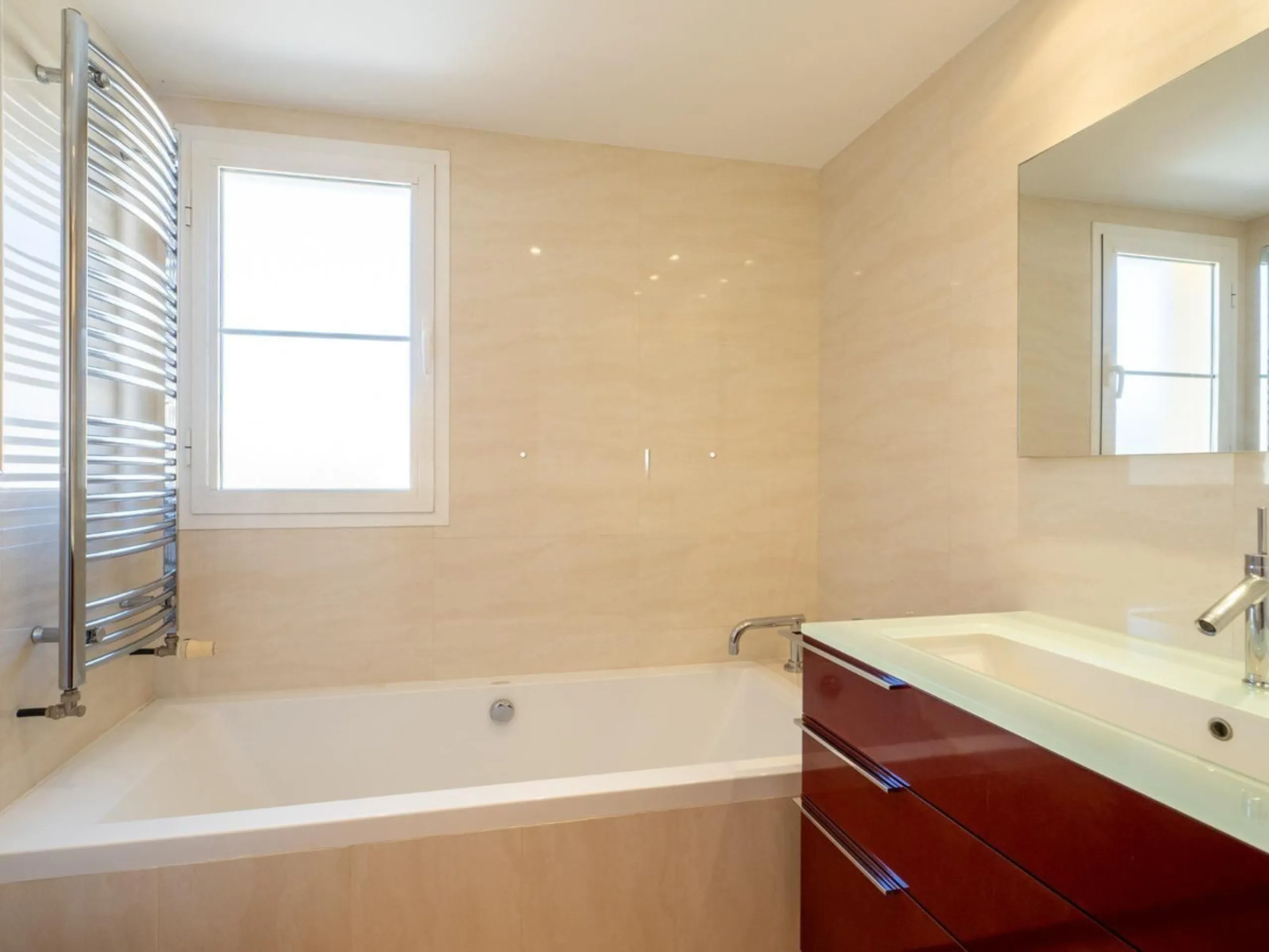 Corner semi-detached house with private pool in one of the best areas of Los Pacos