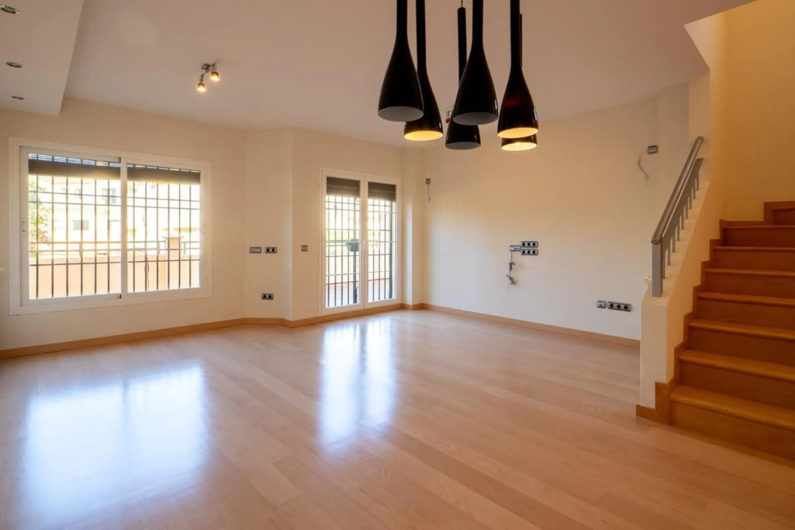 Corner semi-detached house with private pool in one of the best areas of Los Pacos