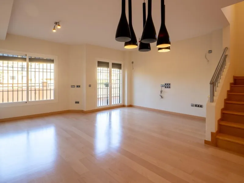 Corner semi-detached house with private pool in one of the best areas of Los Pacos