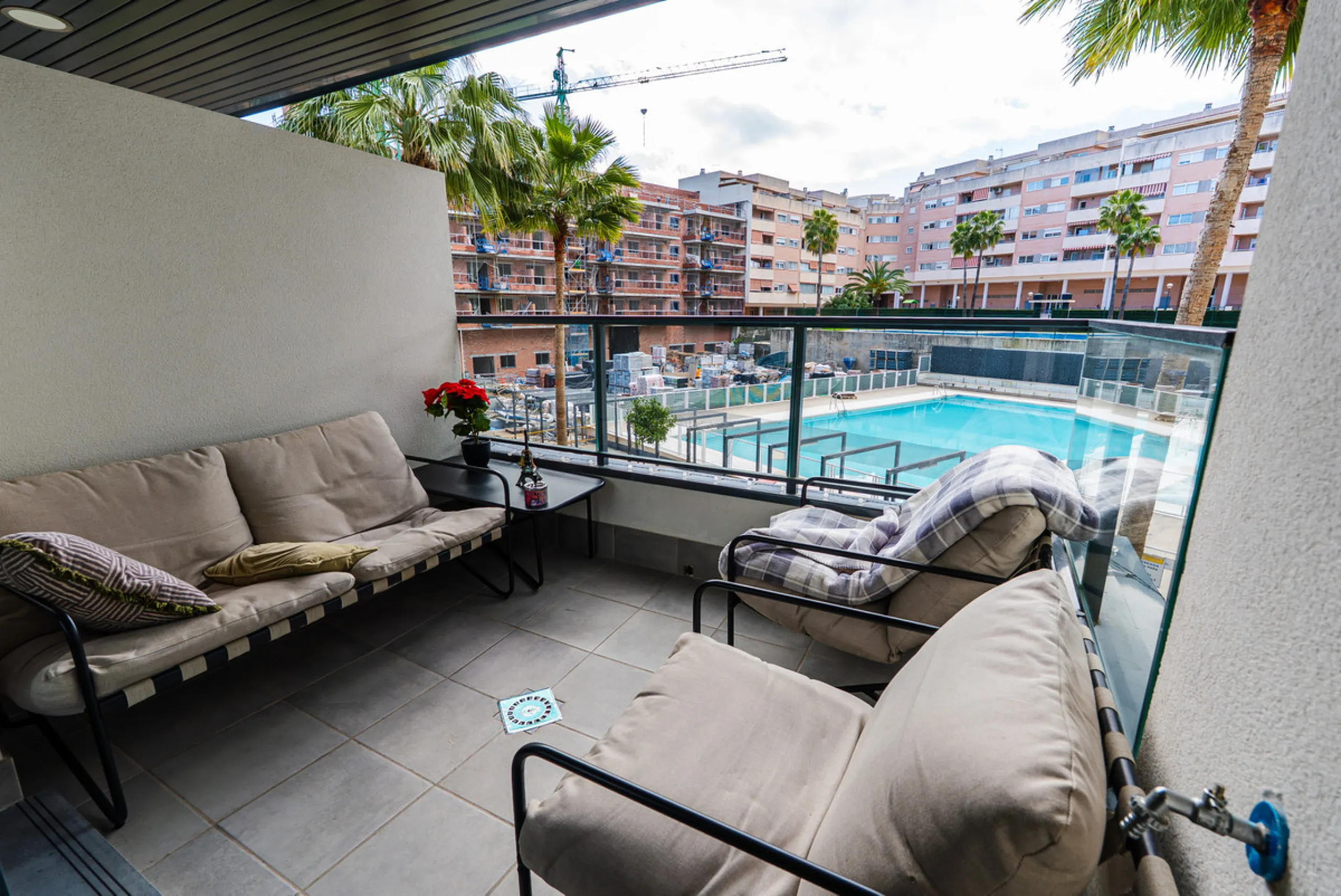 Discover a modern, light-filled 3-bedroom apartment designed for effortless Mediterranean living. Located in one of Mijas Costa's most dynamic and fast-growing areas, this elegant residence offers the perfect balance between comfort, convenience, and inve