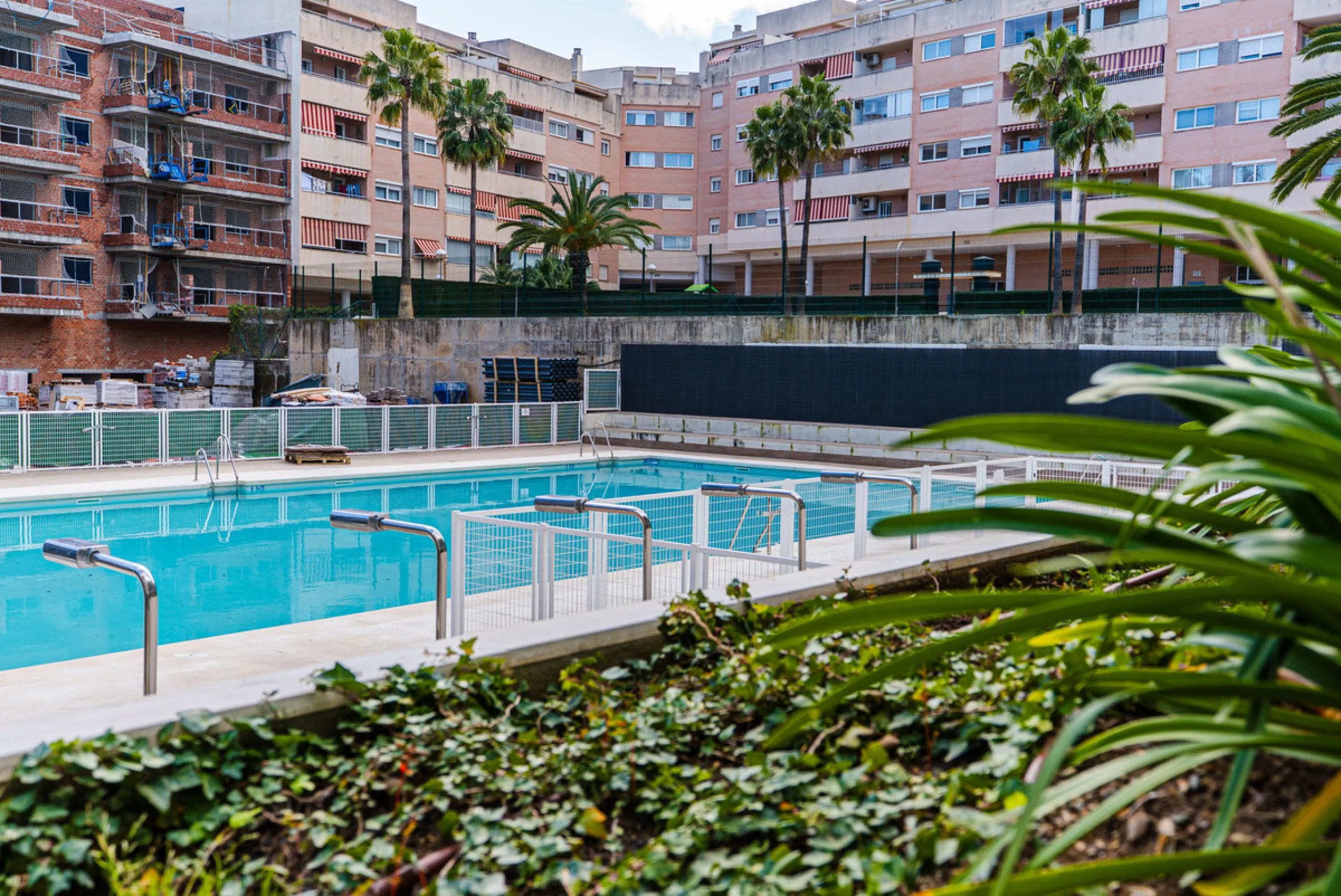 Discover a modern, light-filled 3-bedroom apartment designed for effortless Mediterranean living. Located in one of Mijas Costa's most dynamic and fast-growing areas, this elegant residence offers the perfect balance between comfort, convenience, and inve