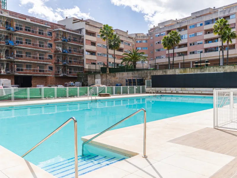 Discover a modern, light-filled 3-bedroom apartment designed for effortless Mediterranean living. Located in one of Mijas Costa's most dynamic and fast-growing areas, this elegant residence offers the perfect balance between comfort, convenience, and inve
