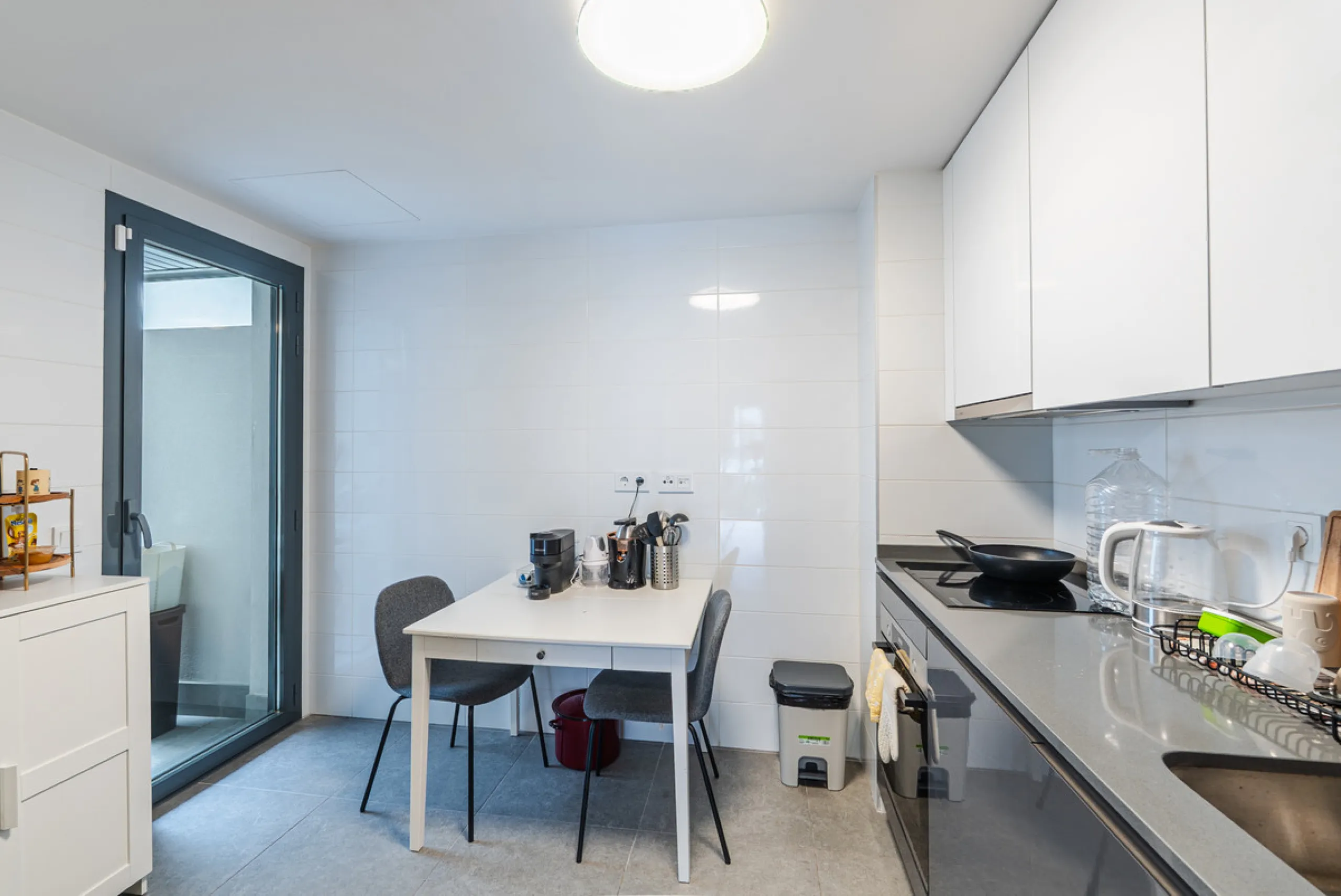 Discover a modern, light-filled 3-bedroom apartment designed for effortless Mediterranean living. Located in one of Mijas Costa's most dynamic and fast-growing areas, this elegant residence offers the perfect balance between comfort, convenience, and inve