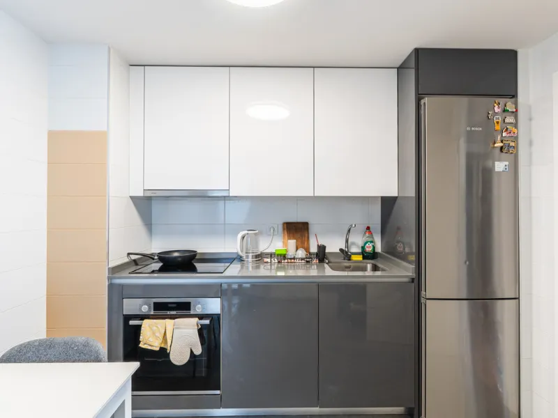Discover a modern, light-filled 3-bedroom apartment designed for effortless Mediterranean living. Located in one of Mijas Costa's most dynamic and fast-growing areas, this elegant residence offers the perfect balance between comfort, convenience, and inve
