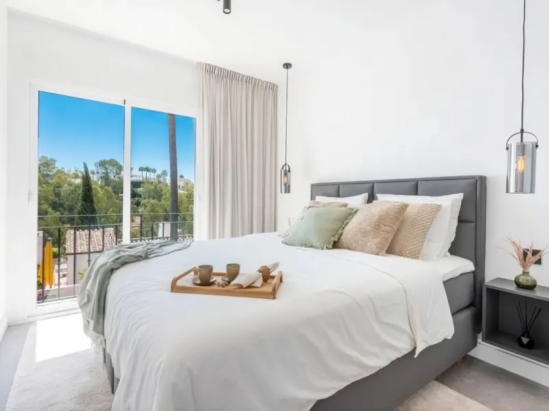 South-facing, move-in ready apartment with panoramic sea views.