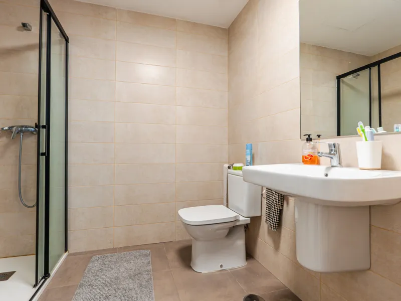 Discover a modern, light-filled 3-bedroom apartment designed for effortless Mediterranean living. Located in one of Mijas Costa's most dynamic and fast-growing areas, this elegant residence offers the perfect balance between comfort, convenience, and inve