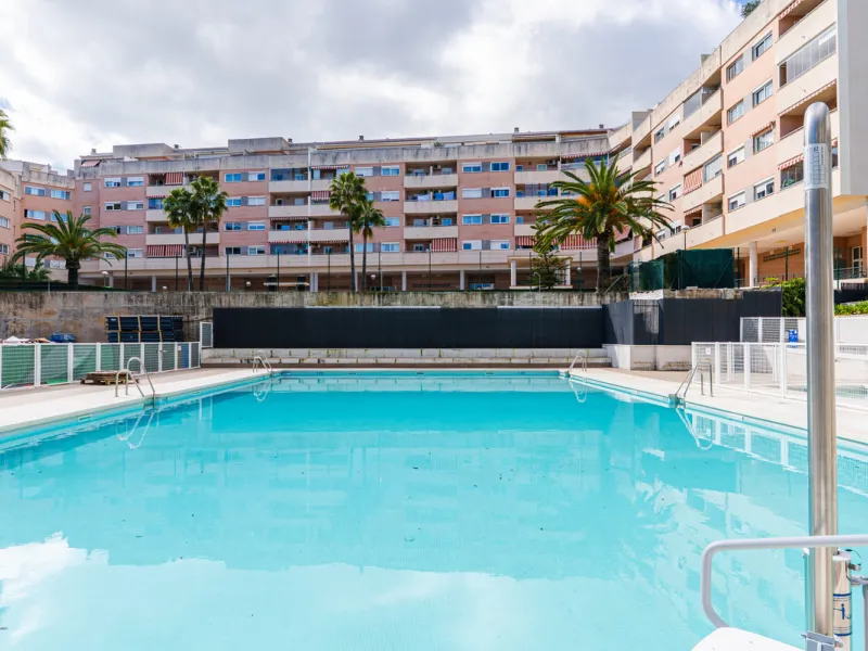 Discover a modern, light-filled 3-bedroom apartment designed for effortless Mediterranean living. Located in one of Mijas Costa's most dynamic and fast-growing areas, this elegant residence offers the perfect balance between comfort, convenience, and inve