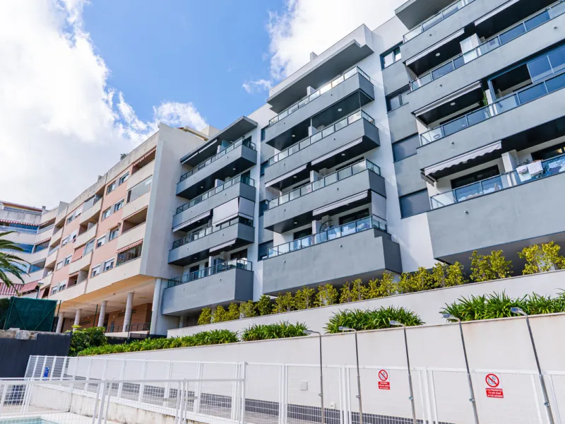 Discover a modern, light-filled 3-bedroom apartment designed for effortless Mediterranean living. Located in one of Mijas Costa's most dynamic and fast-growing areas, this elegant residence offers the perfect balance between comfort, convenience, and inve
