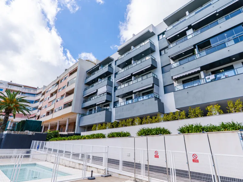 Discover a modern, light-filled 3-bedroom apartment designed for effortless Mediterranean living. Located in one of Mijas Costa's most dynamic and fast-growing areas, this elegant residence offers the perfect balance between comfort, convenience, and inve