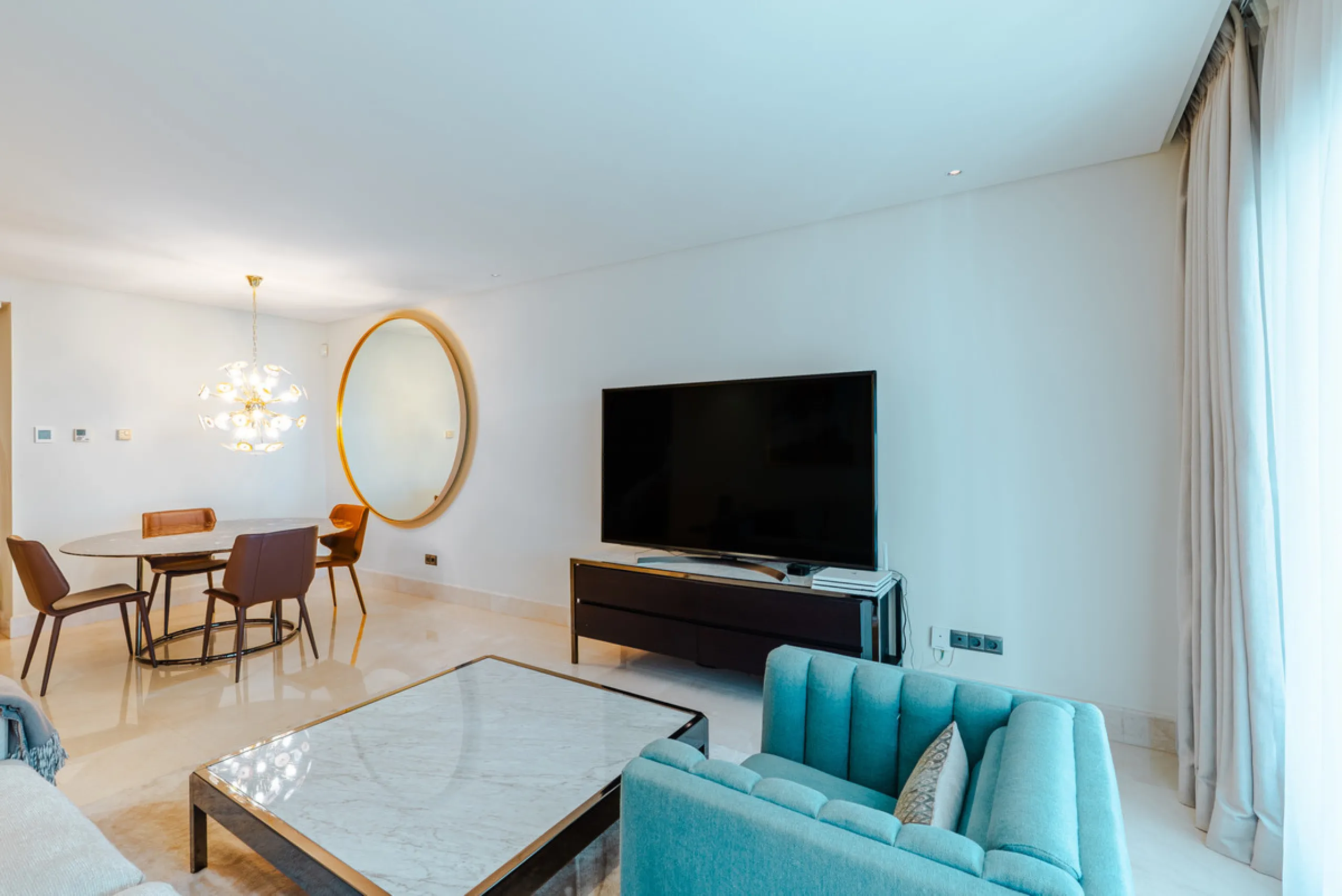 Apartment - Middle Floor Apartment в продаже в Estepona, Málaga. В доме 3 спален и 3 ванных комнат. Площадь дома 224 м²