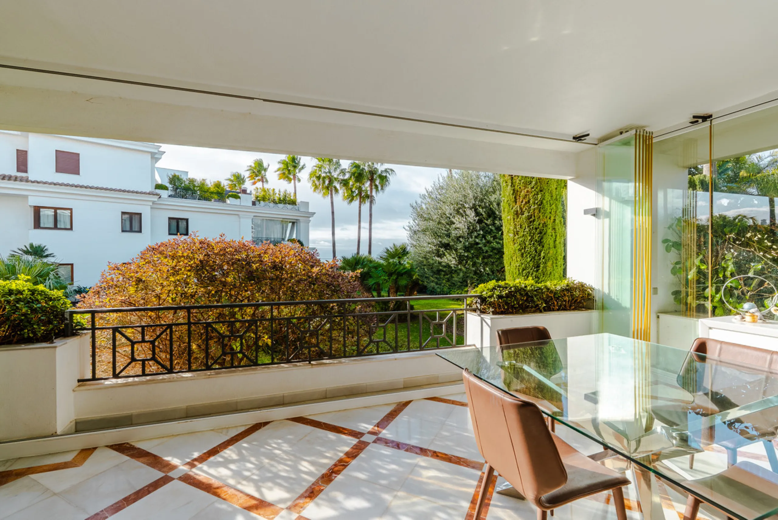 Apartment - Middle Floor Apartment в продаже в Estepona, Málaga. В доме 3 спален и 3 ванных комнат. Площадь дома 224 м²