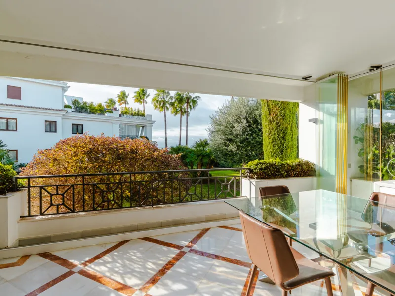 Apartment - Middle Floor Apartment в продаже в Estepona, Málaga. В доме 3 спален и 3 ванных комнат. Площадь дома 224 м²