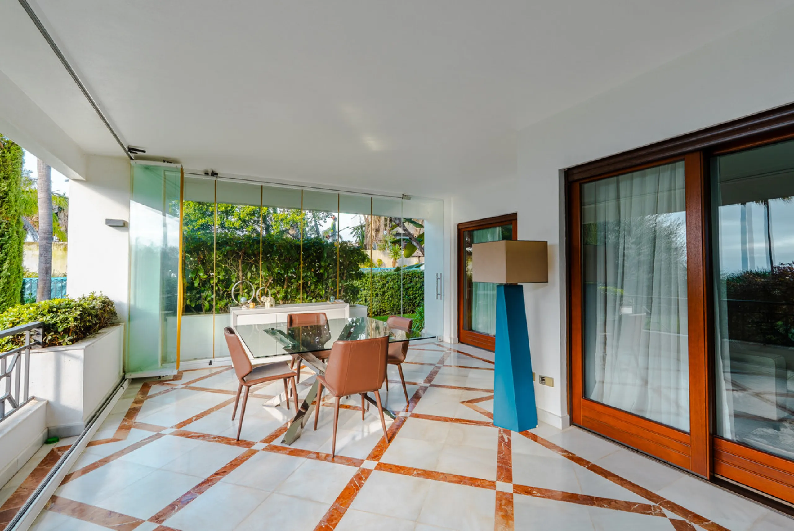 Apartment - Middle Floor Apartment в продаже в Estepona, Málaga. В доме 3 спален и 3 ванных комнат. Площадь дома 224 м²