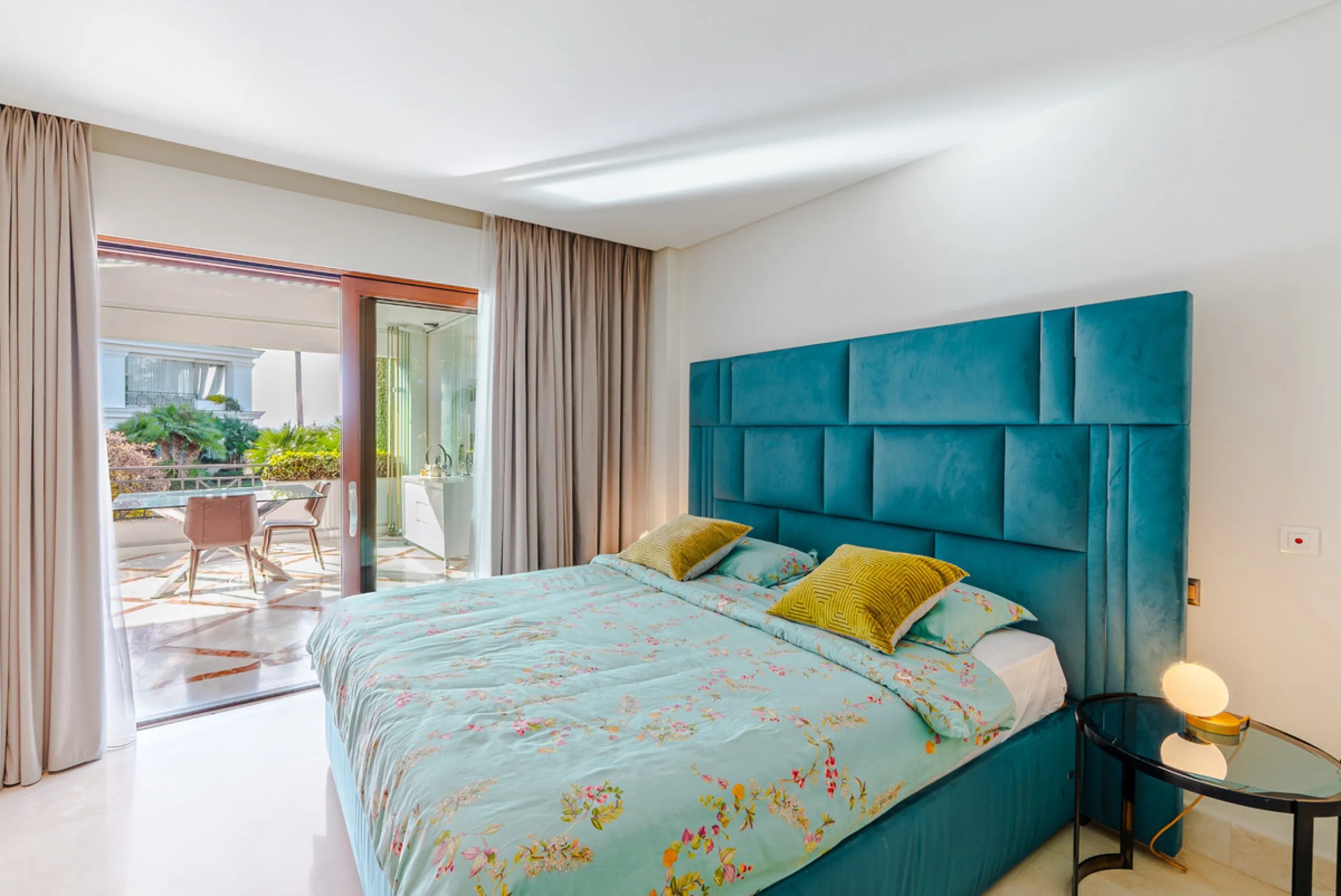 Apartment - Middle Floor Apartment в продаже в Estepona, Málaga. В доме 3 спален и 3 ванных комнат. Площадь дома 224 м²