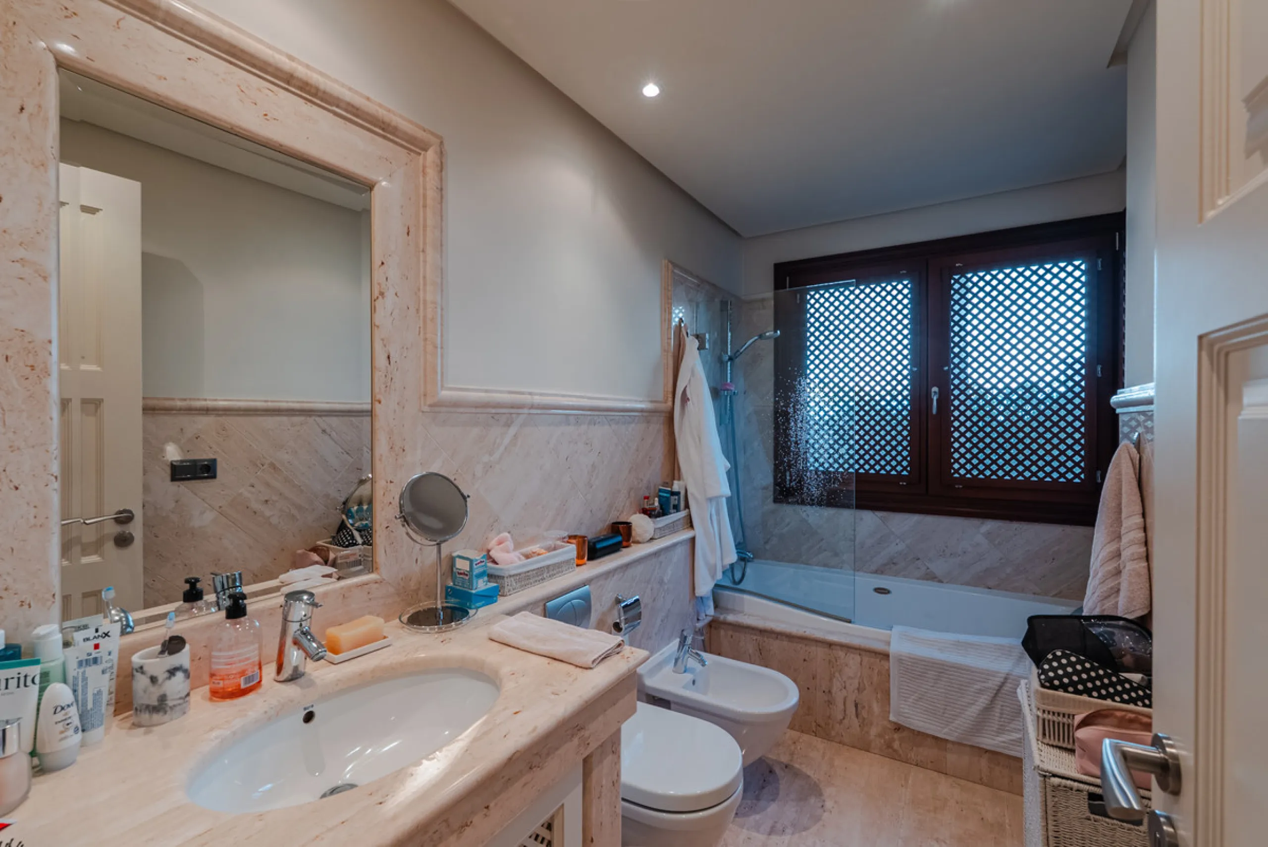 Apartment - Middle Floor Apartment в продаже в Estepona, Málaga. В доме 3 спален и 3 ванных комнат. Площадь дома 224 м²