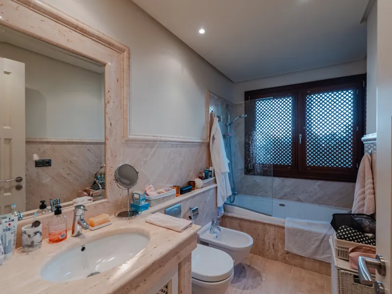 Apartment - Middle Floor Apartment в продаже в Estepona, Málaga. В доме 3 спален и 3 ванных комнат. Площадь дома 224 м²