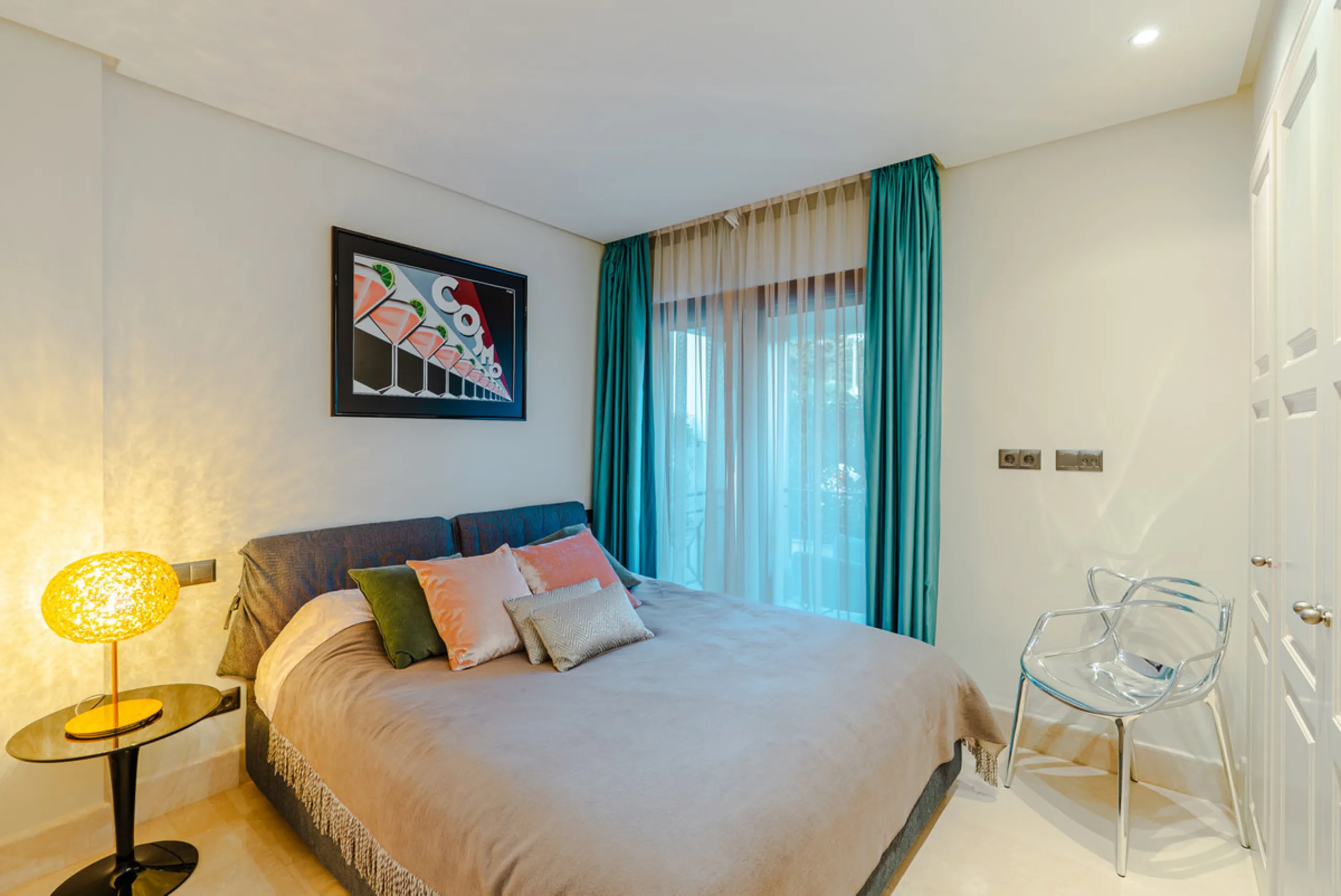 Apartment - Middle Floor Apartment в продаже в Estepona, Málaga. В доме 3 спален и 3 ванных комнат. Площадь дома 224 м²