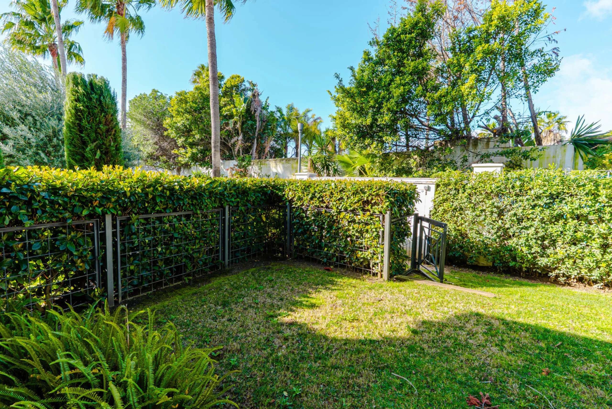Apartment - Middle Floor Apartment в продаже в Estepona, Málaga. В доме 3 спален и 3 ванных комнат. Площадь дома 224 м²