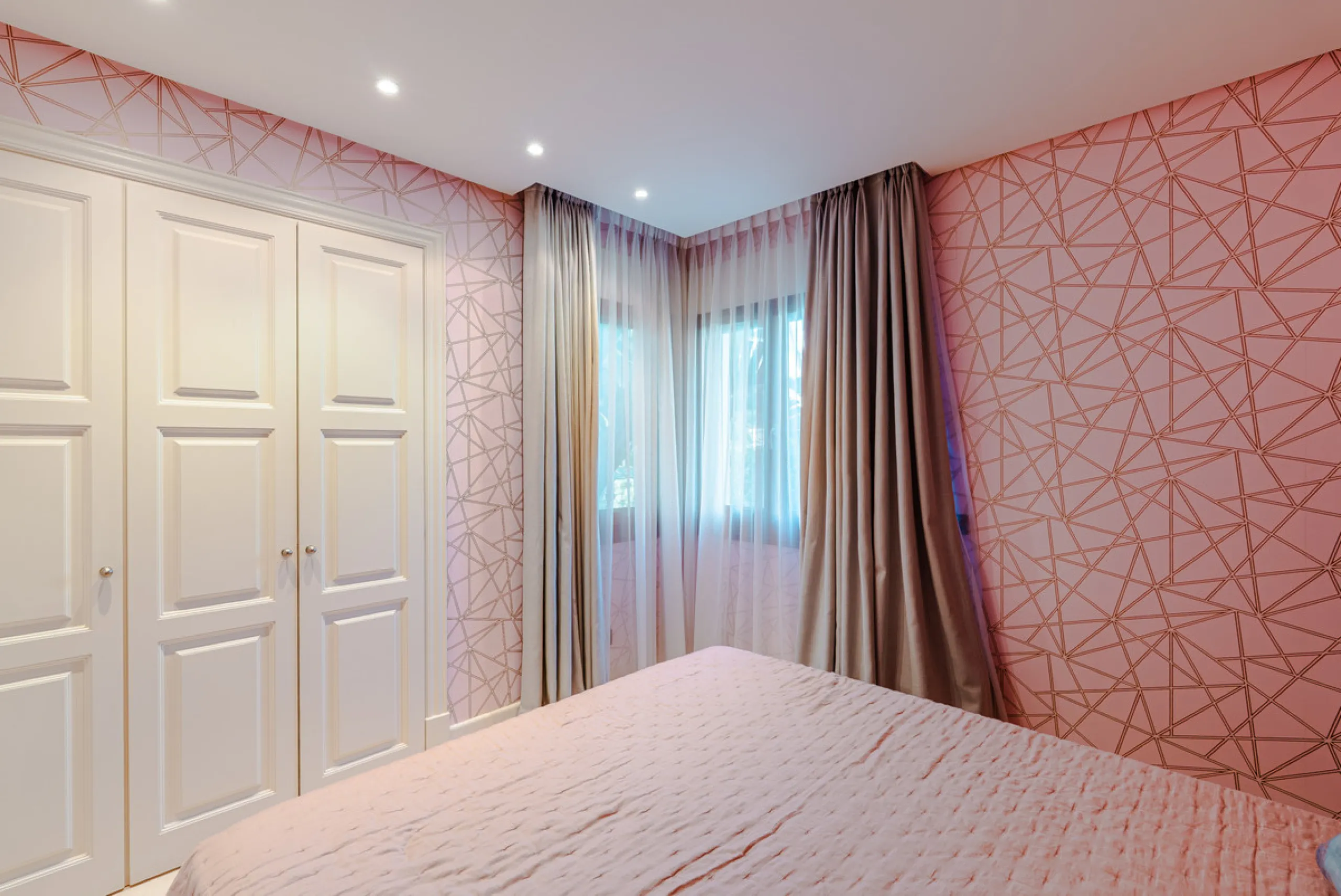 Apartment - Middle Floor Apartment в продаже в Estepona, Málaga. В доме 3 спален и 3 ванных комнат. Площадь дома 224 м²