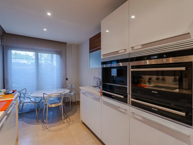 Apartment - Middle Floor Apartment в продаже в Estepona, Málaga. В доме 3 спален и 3 ванных комнат. Площадь дома 224 м²