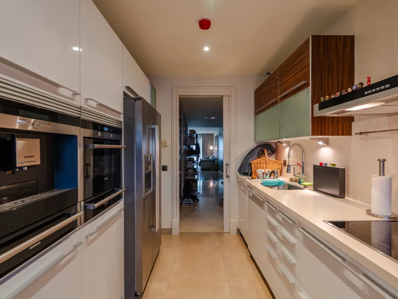 Apartment - Middle Floor Apartment в продаже в Estepona, Málaga. В доме 3 спален и 3 ванных комнат. Площадь дома 224 м²