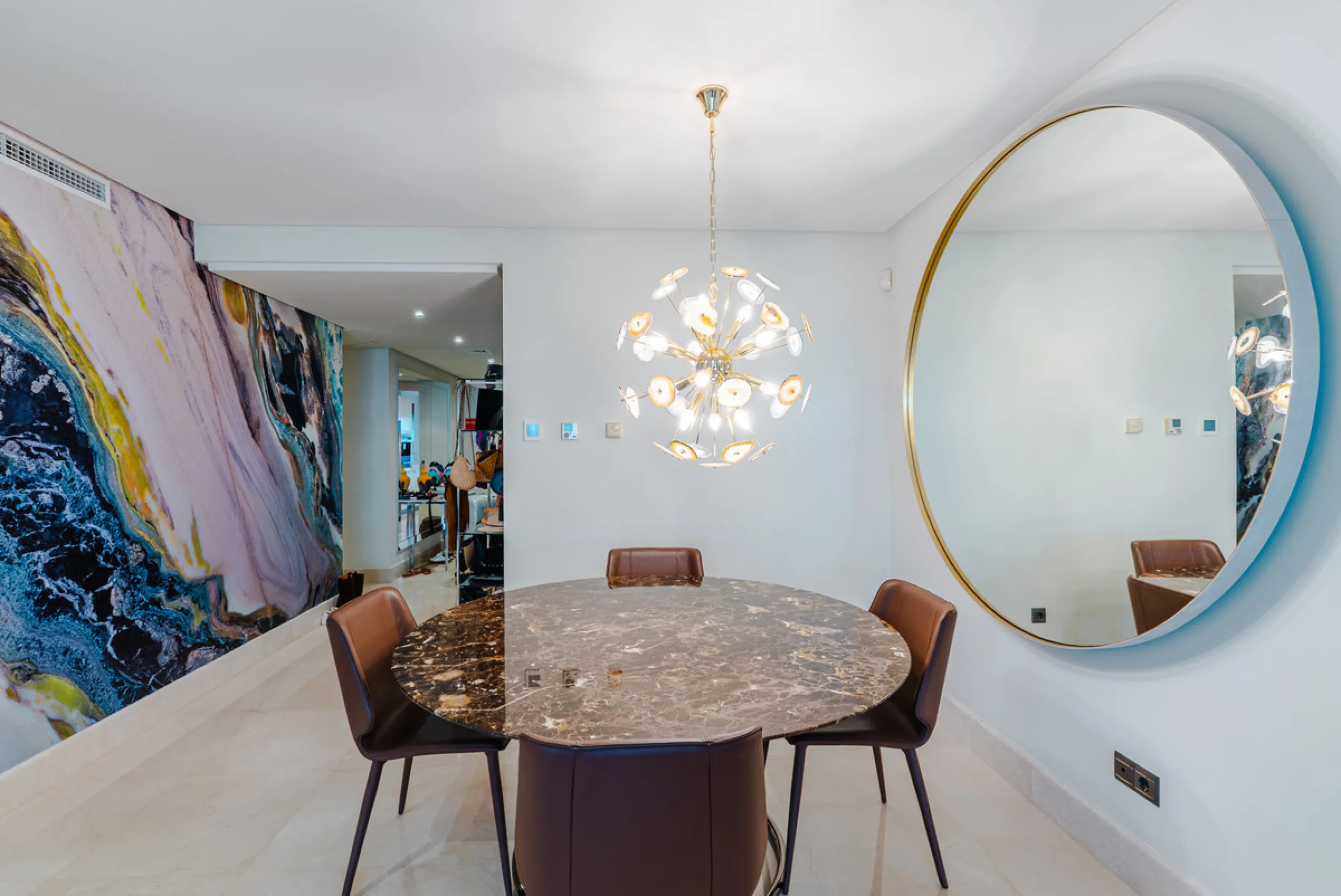 Apartment - Middle Floor Apartment в продаже в Estepona, Málaga. В доме 3 спален и 3 ванных комнат. Площадь дома 224 м²