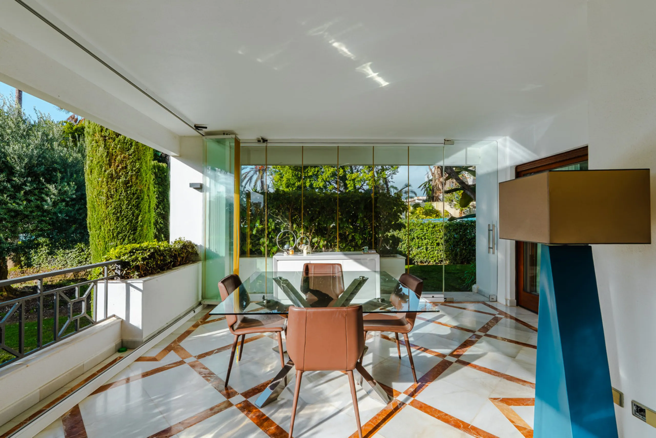 Apartment - Middle Floor Apartment в продаже в Estepona, Málaga. В доме 3 спален и 3 ванных комнат. Площадь дома 224 м²
