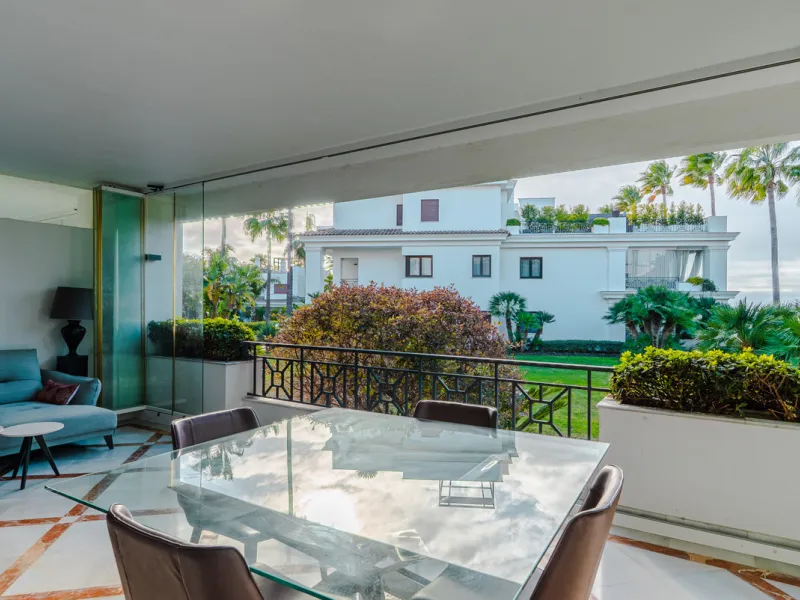 Apartment - Middle Floor Apartment в продаже в Estepona, Málaga. В доме 3 спален и 3 ванных комнат. Площадь дома 224 м²