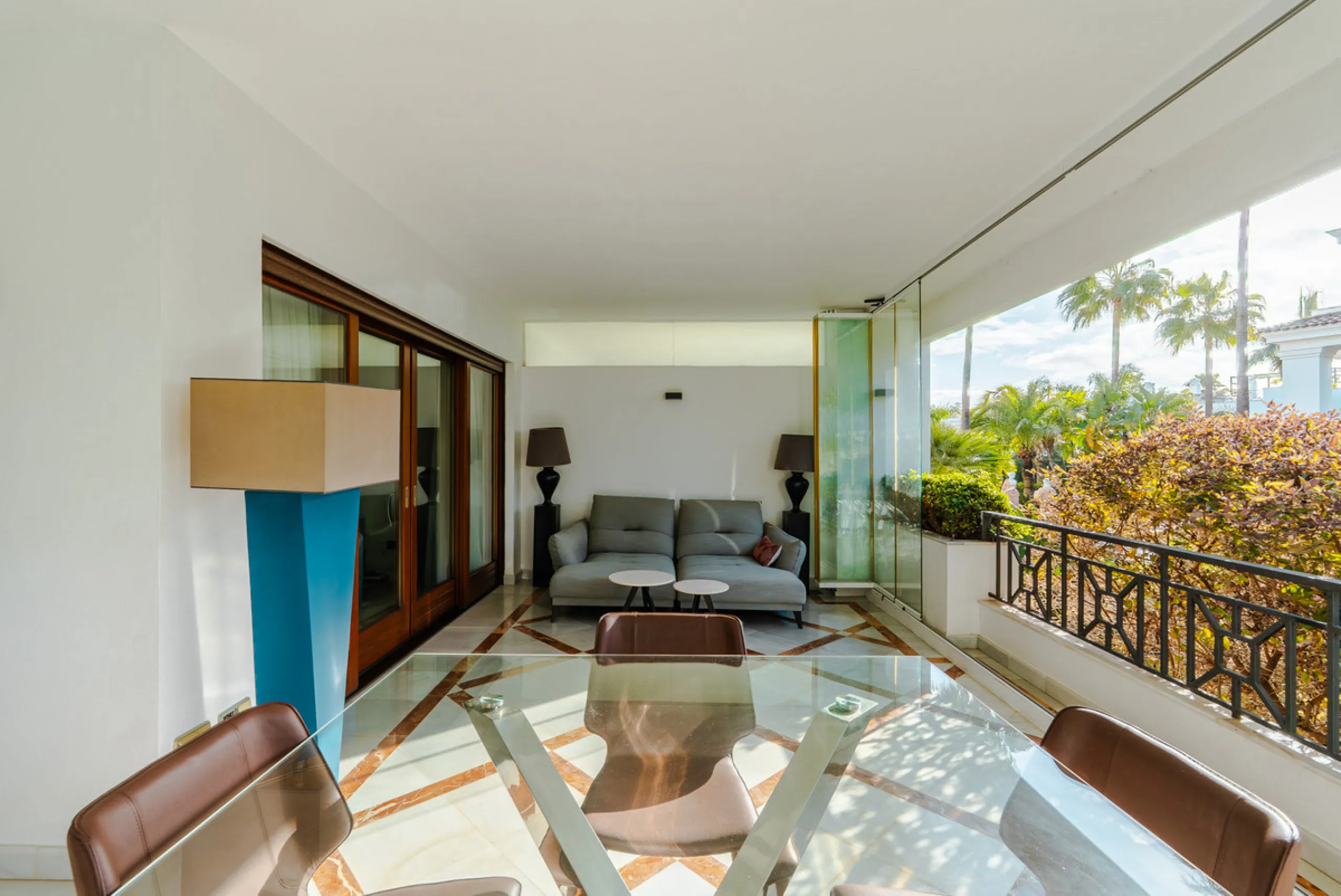 Apartment - Middle Floor Apartment в продаже в Estepona, Málaga. В доме 3 спален и 3 ванных комнат. Площадь дома 224 м²