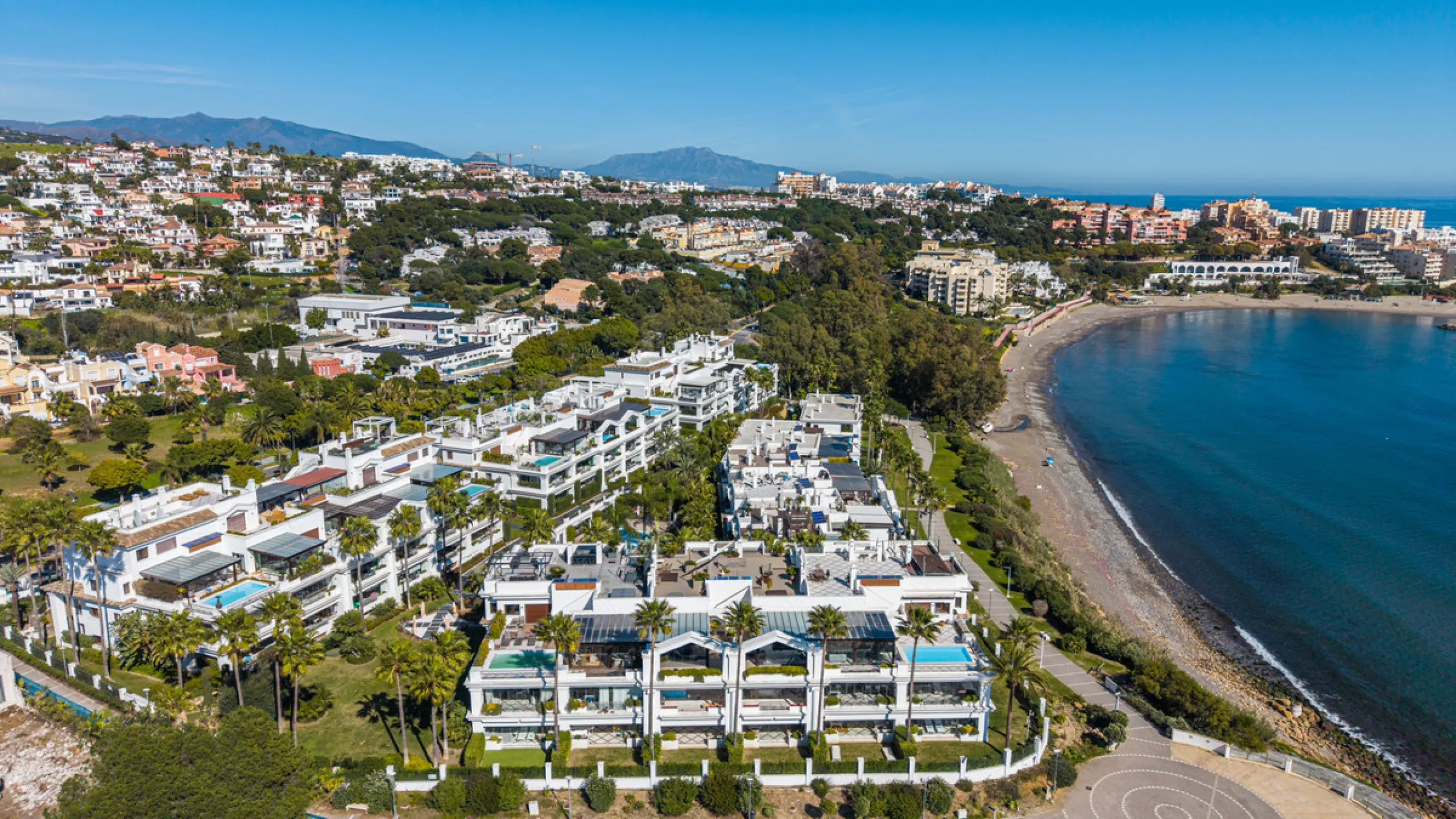 Apartment - Middle Floor Apartment в продаже в Estepona, Málaga. В доме 3 спален и 3 ванных комнат. Площадь дома 224 м²