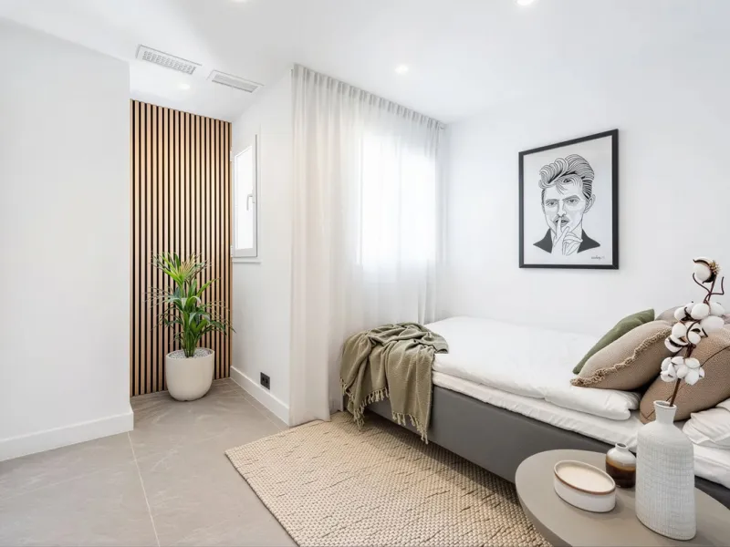 South-facing, move-in ready apartment with panoramic sea views.