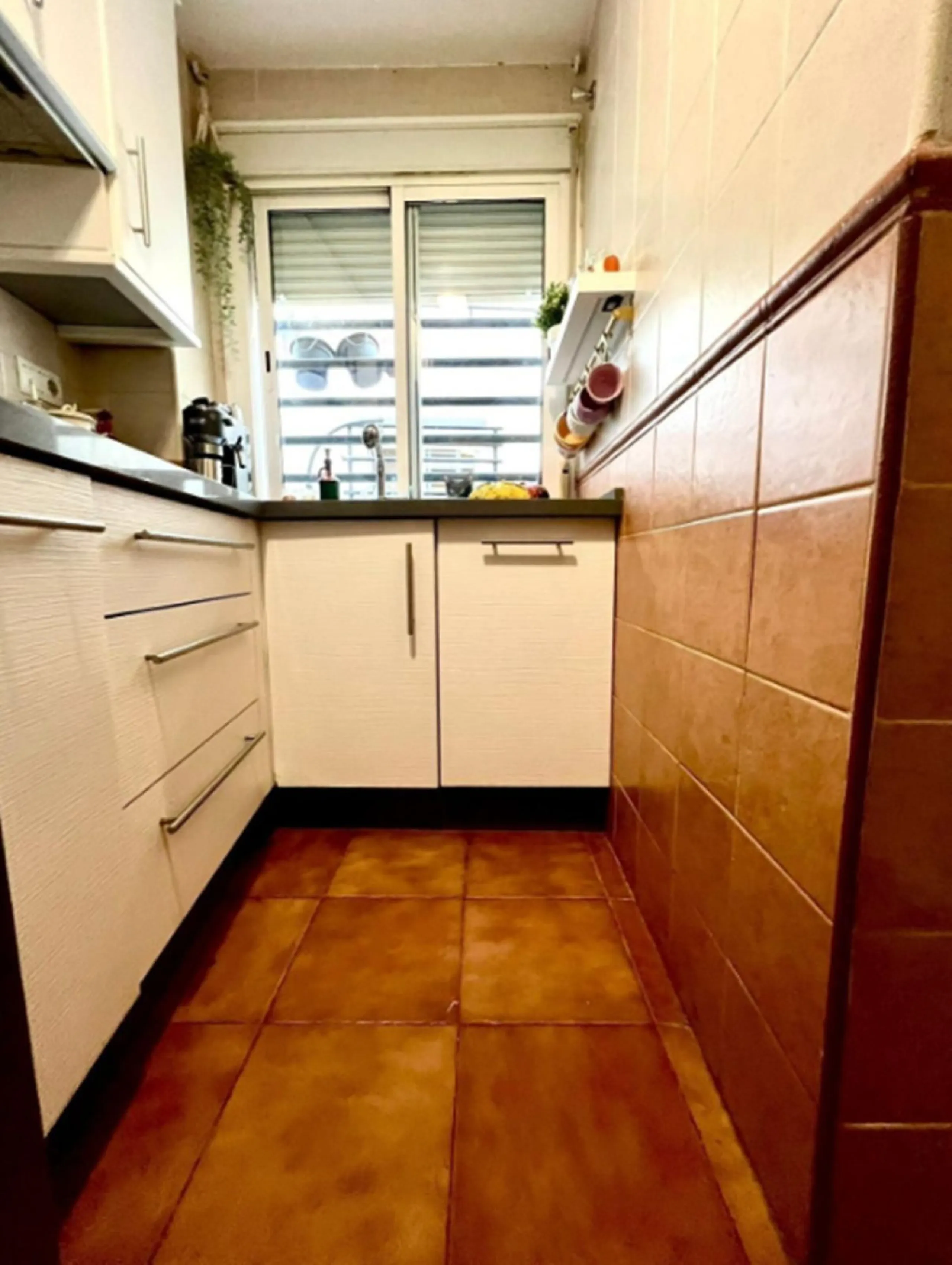 Apartment - Ground Floor Apartment в продаже в Málaga, Málaga. В доме 3 спален и 2 ванных комнат. Площадь дома 86 м²