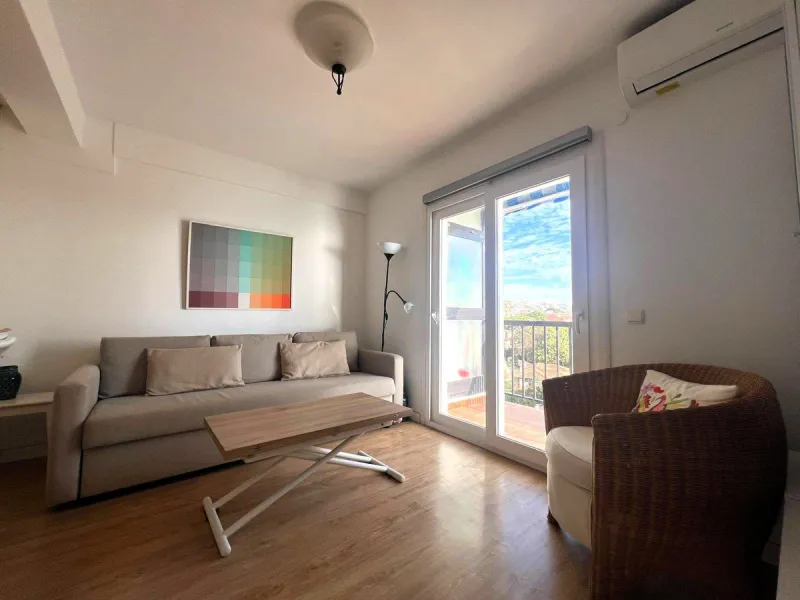Discover a true beachfront gem in Calahonda. This fully renovated corner apartment, located on the front line of the beach, stands out for an exceptional and rarely found feature: a large wraparound terrace that surrounds almost the entire property, creat