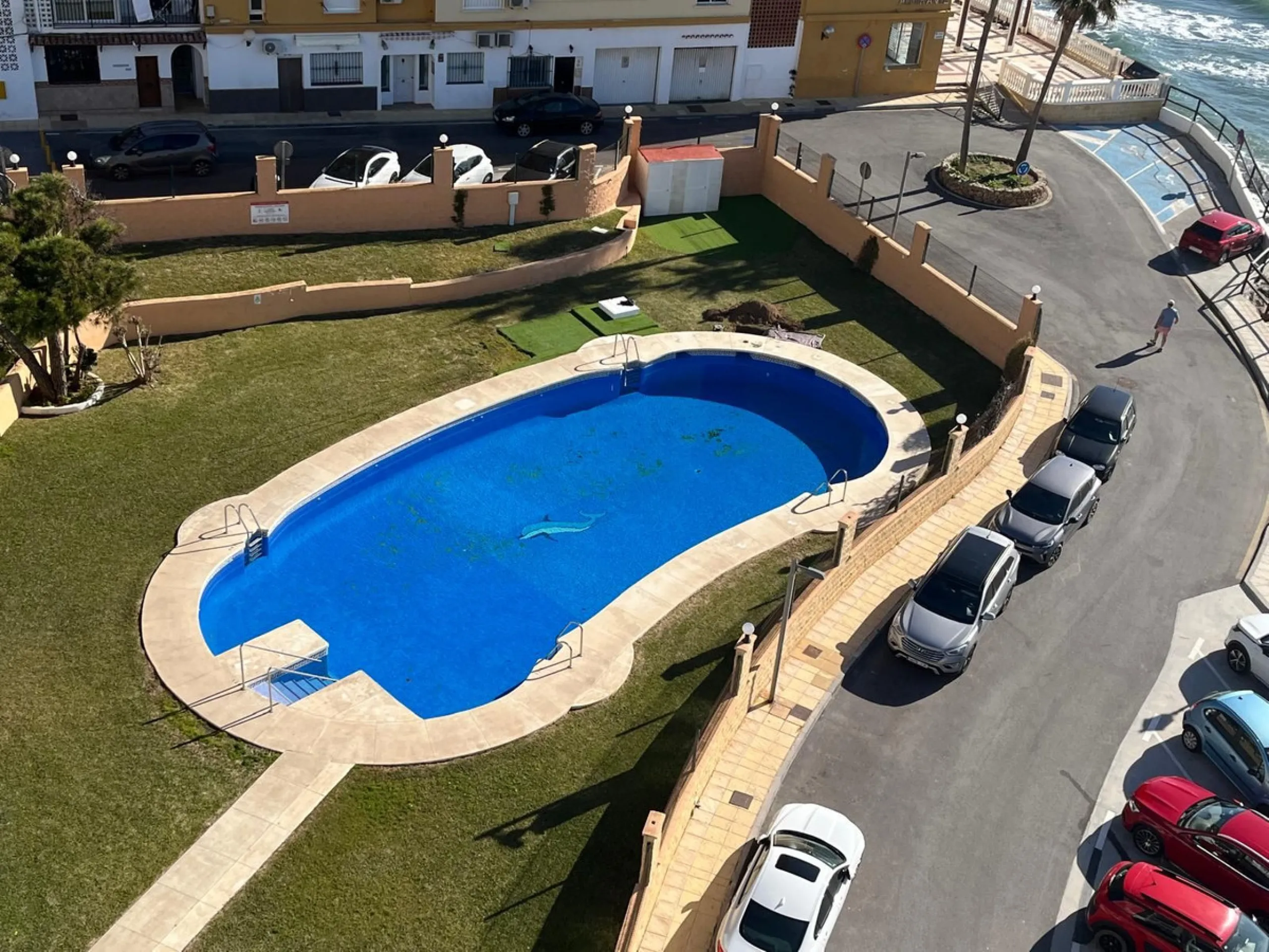 Discover a true beachfront gem in Calahonda. This fully renovated corner apartment, located on the front line of the beach, stands out for an exceptional and rarely found feature: a large wraparound terrace that surrounds almost the entire property, creat