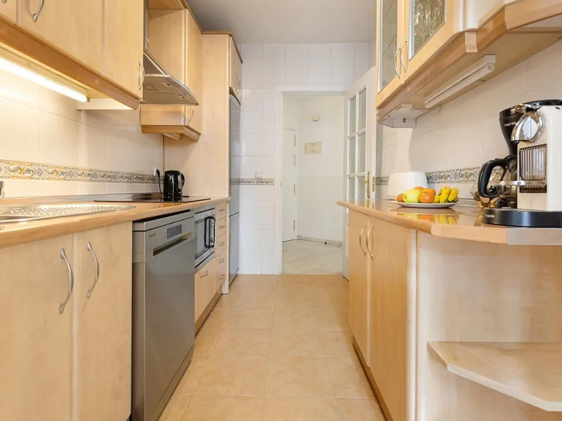 This recently refurbished and fully furnished apartment in La Carihuela, Torremolinos, boasts an unbeatable location just 300 metres from the beach and within easy walking distance of a wide range of restaurants, bars, shops, and supermarkets.