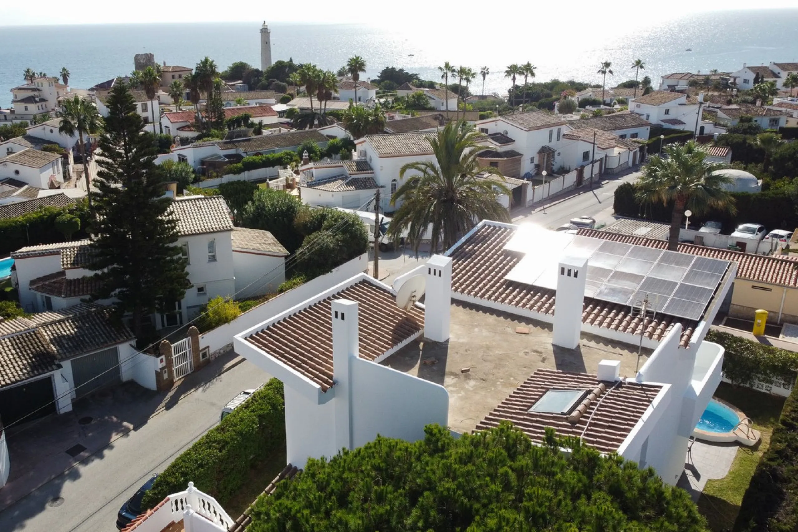 This modern villa has been recently renovated and sits in a fantastic location just 500 metres from the beach,  between La Cala de Mijas and Fuengirola. The home has a bright, contemporary feel throughout, with large windows that open onto the garden and 