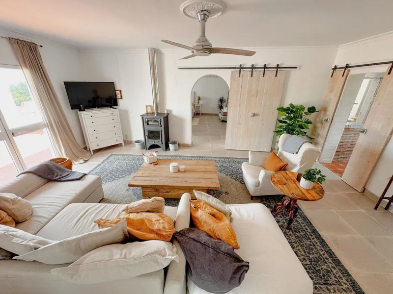 Situated in one of Nerja's most desirable residential areas, this exceptional villa enjoys the best of both worlds - peaceful countryside surroundings with spectacular sea views, while remaining just minutes from the heart of town. Located only 750m from 