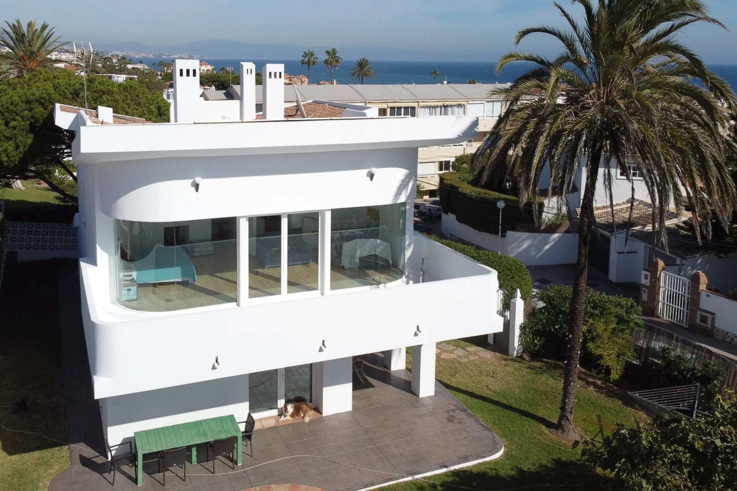 This modern villa has been recently renovated and sits in a fantastic location just 500 metres from the beach,  between La Cala de Mijas and Fuengirola. The home has a bright, contemporary feel throughout, with large windows that open onto the garden and 